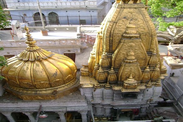 Sawan Shivratri Celebrations: Devotees Throng Shiva Temples Across India, Perform Jalabhishek