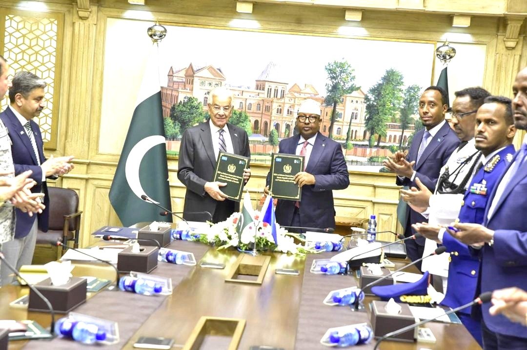 Pakistan To Strengthen Defence Cooperation With Somalia.
