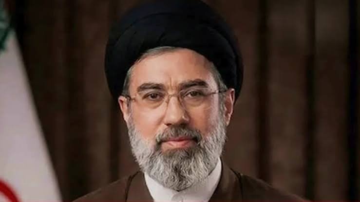 Pezeshkian Meets Iran’s Supreme Leader Amid Economic and Conflict Pressures