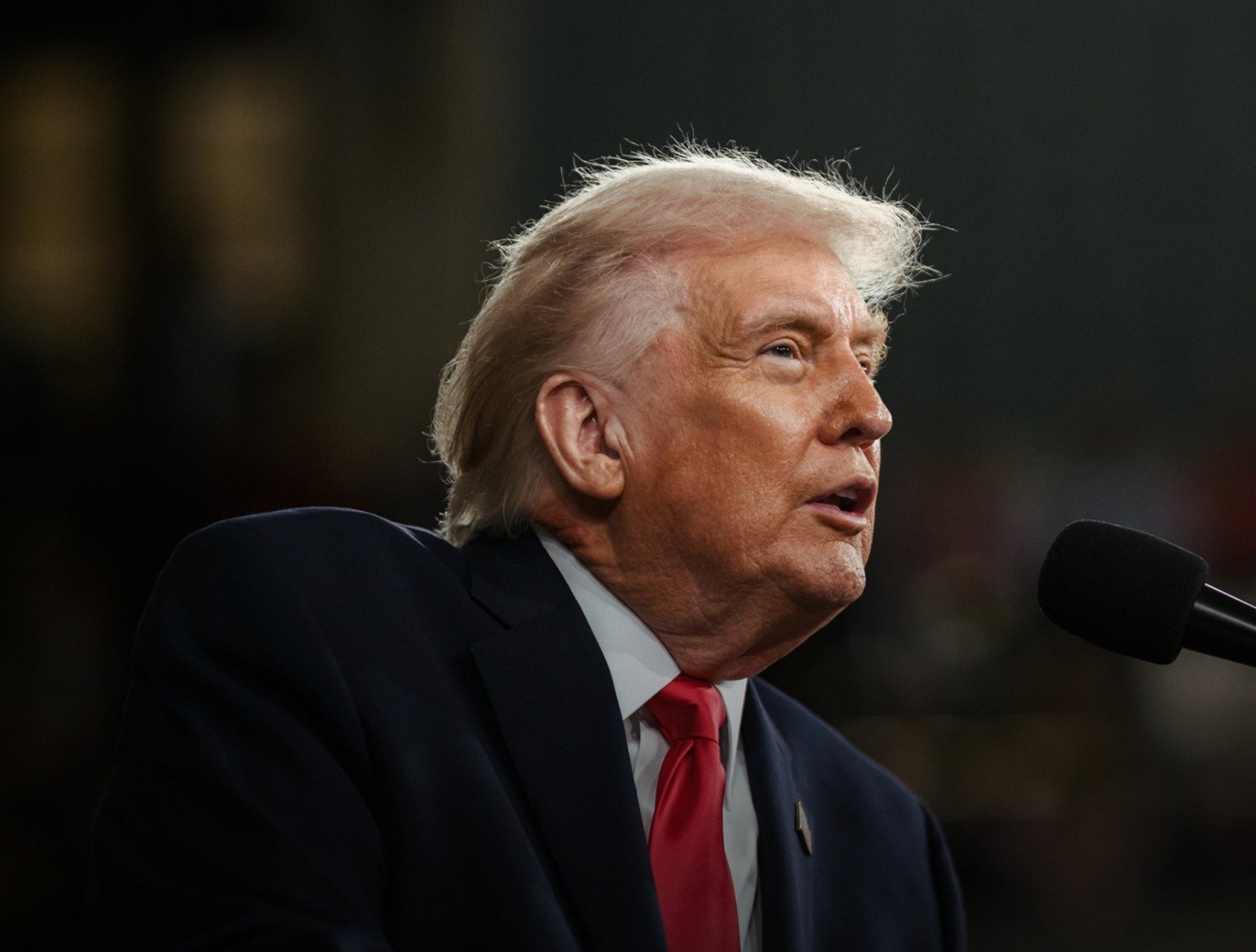 Trump Secretly Moved to Military Jet During Turkey-to-UK Flight Over Security Threats: Reports