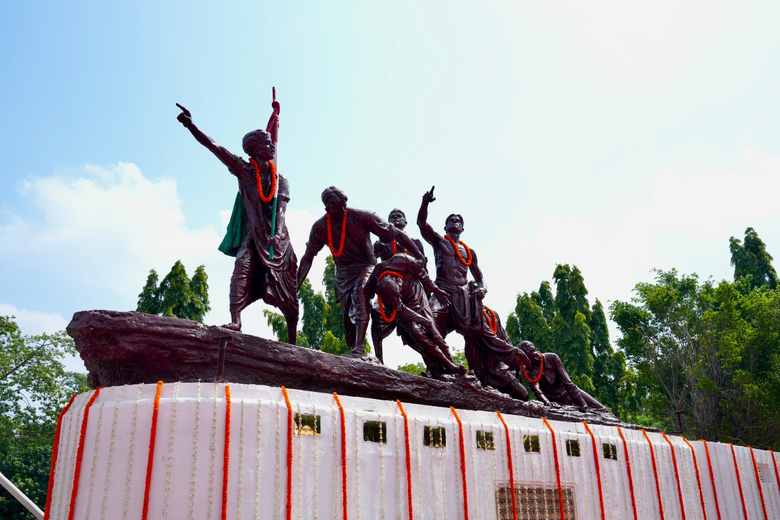 Tribute Paid to Immortal Freedom Fighters on Martyrs’ Day