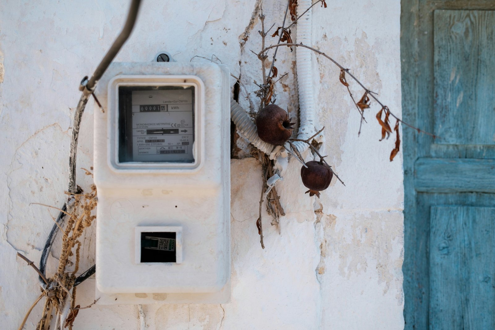 Yogi govt ensures swift resolution of electricity consumer complaints, 99.01% complaints resolved in July
