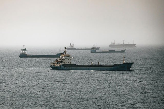 Strait of Hormuz Traffic Falls to One-Week Low as Shipping Risks Rise Amid Iran War