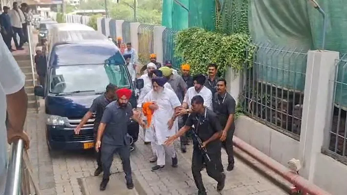 Sukhbir Singh Badal Injured in Attack at Nanded Gurdwara, Assailant Detained
