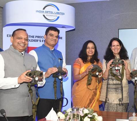 India Optel Limited (IOL), a Mini Ratna Category-I Defence Public Sector Undertaking under the Department of Defence Production, has launched the indigenous ‘GARUD’ High Resolution Binoculars for the civil market. Developed and manufactured by Ordnance Factory, Dehradun, a unit of India Optel Limited, GARUD embodies the spirit of ‘Aatmanirbhar Bharat’ through indigenous design and manufacturing. With a rich legacy of precision optical manufacturing dating back to 1943, GARUD combines proven defe