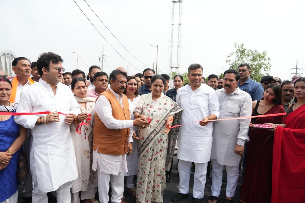 CM Rekha Gupta Inaugurates Two 2-Lane Slip Road Bridges over Ghazipur Drain and Hindon Canal in Kondli
