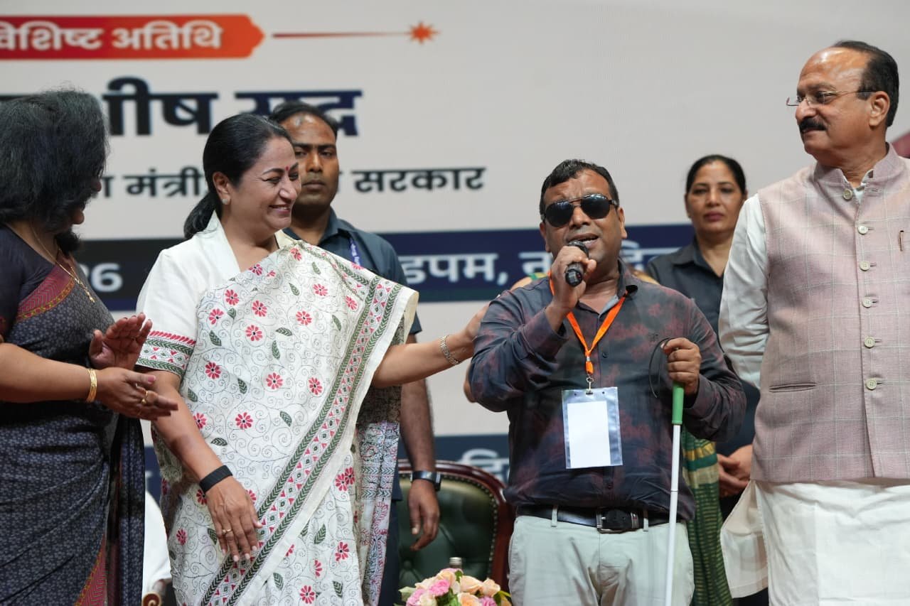 Chief Minister Rekha Gupta hands over appointment letters to 1,368 newly appointed teachers, giving fresh impetus to Delhi’s education system