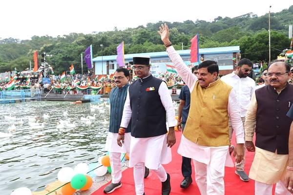 MP Creates New Record with Tricolour Boat Rally on Upper Lake: CM Dr. Yadav