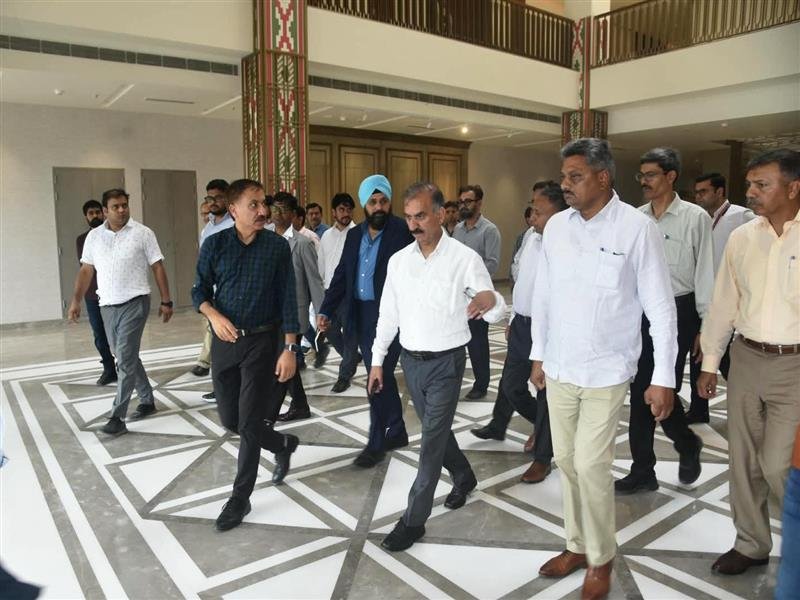 CM reviews progress of Himachal Niketan building at Dwarka