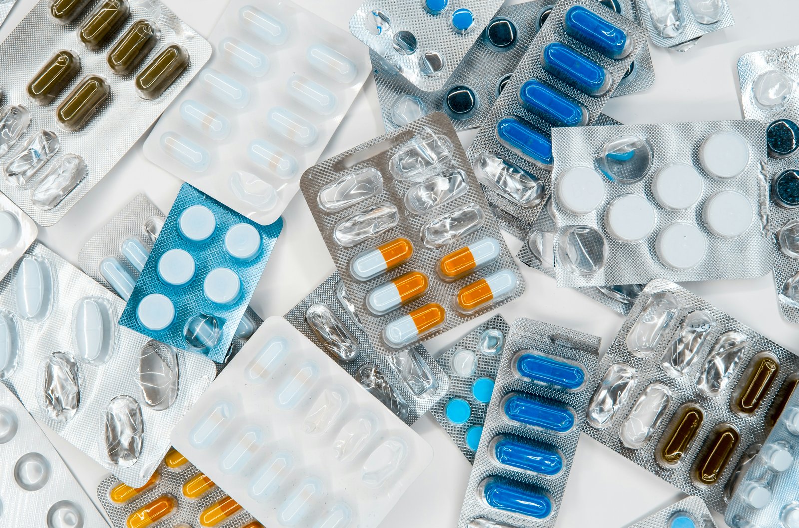 Probe Into Suspected Fake Drug Network Expanded; Two Pharma Traders Recommended for Investigation