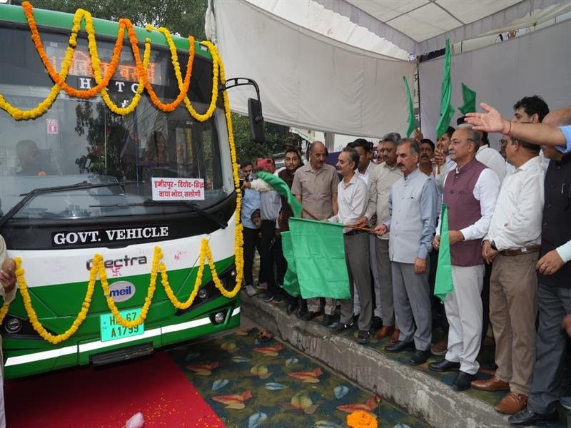 CM flags off 35 electric bus for Hamirpur district