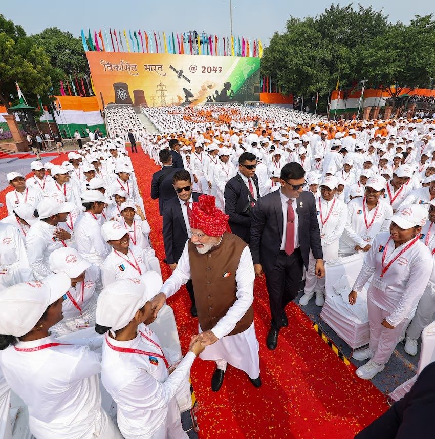 Breaking Protocol, PM Modi’s Warm Gesture Towards Children Steals the Show at Red Fort