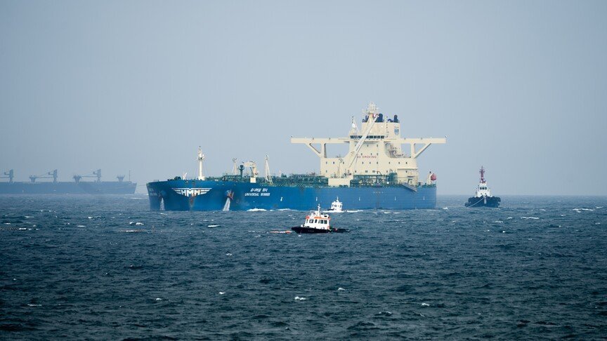 Iran Says Strait of Hormuz Will Open Only Under Its Command Amid US Tensions