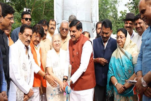 CM Dr. Mohan Yadav Performs Bhoomi Poojan for 25-Ft Statue of Late Atal Bihari Vajpayee