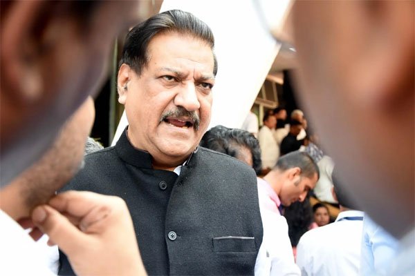 Prithviraj Chavan’s Claim on Gopinath Munde’s Alleged Congress Move Sparks Political Row