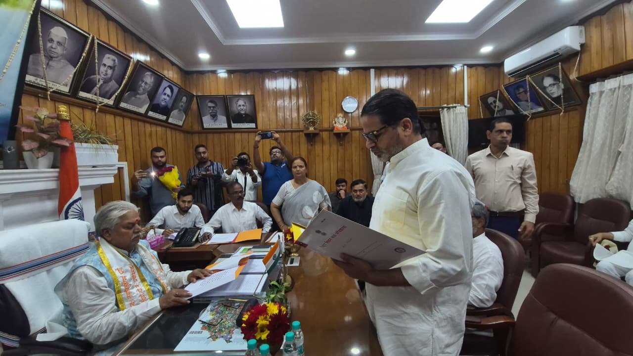 Prashant Kishor to Take Oath as First Jan Suraaj MLA in Bihar Assembly