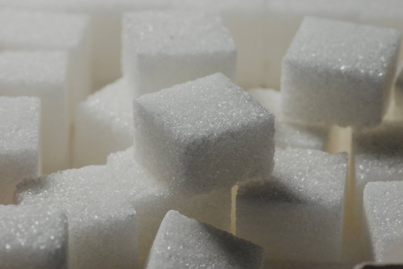 Can Giving Up Sugar Really Make Your Face Slimmer? Experts Explain What Actually Happens