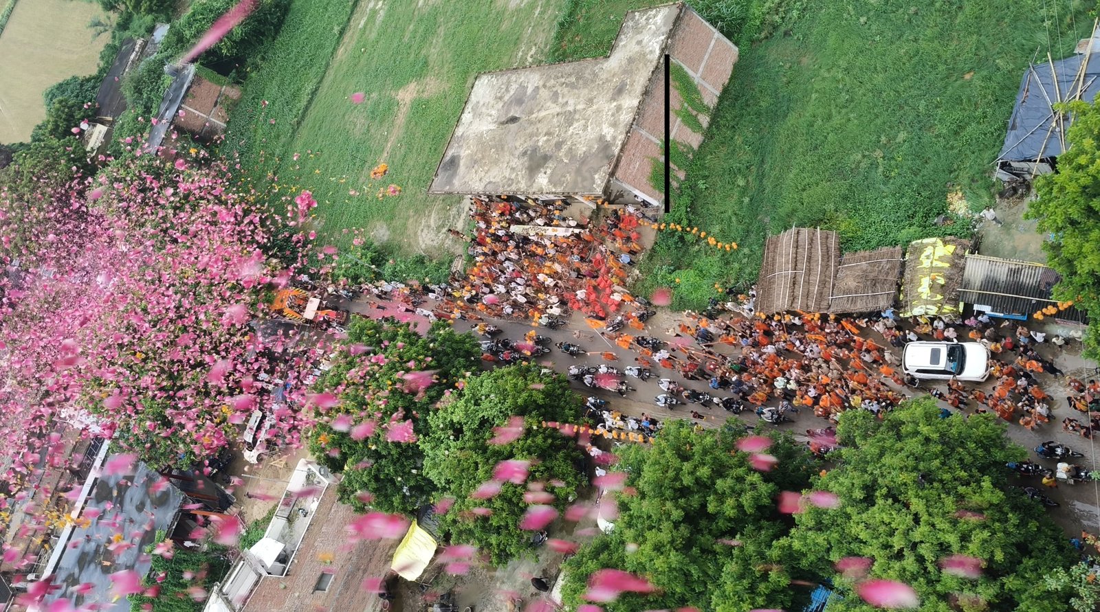 Helicopters Shower Flowers on Kanwariyas as ‘Har Har Mahadev’ Chants Echo Across the State