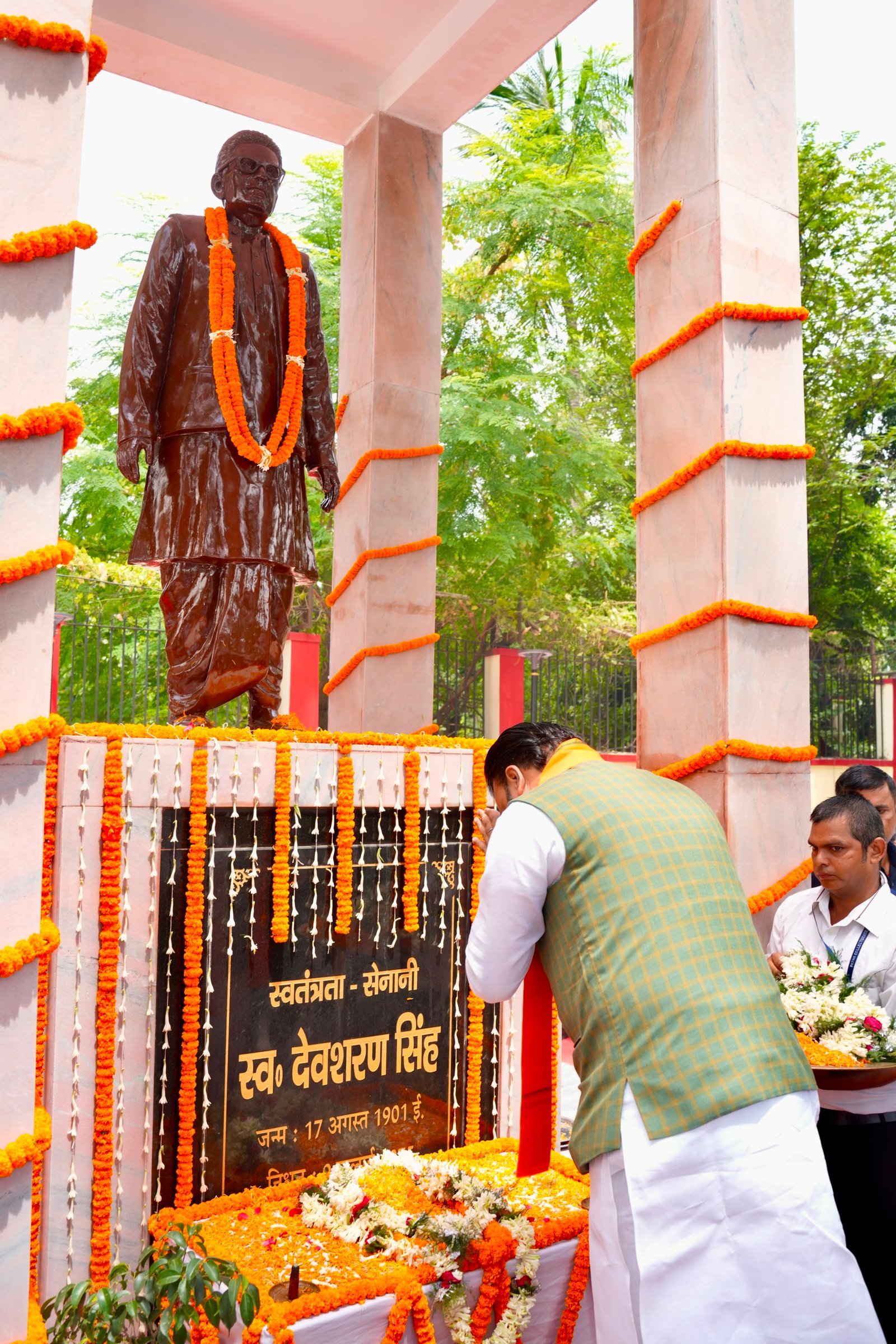 Chief Minister Pays Tribute to Freedom Fighter Late Devsharan Singh on His Birth Anniversary