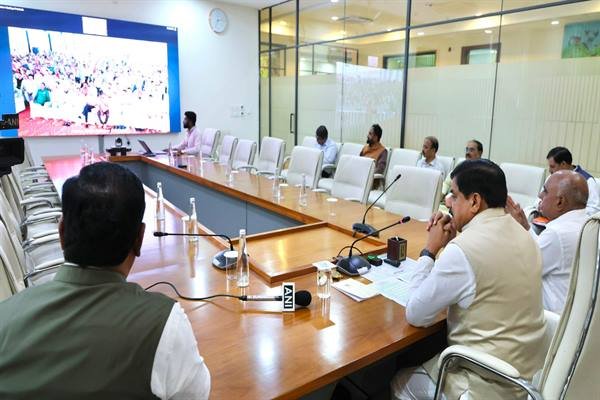 Farmers Urged to Embrace Crop Diversification, Horticulture and Animal Husbandry alongside Traditional Farming: CM Dr. Yadav