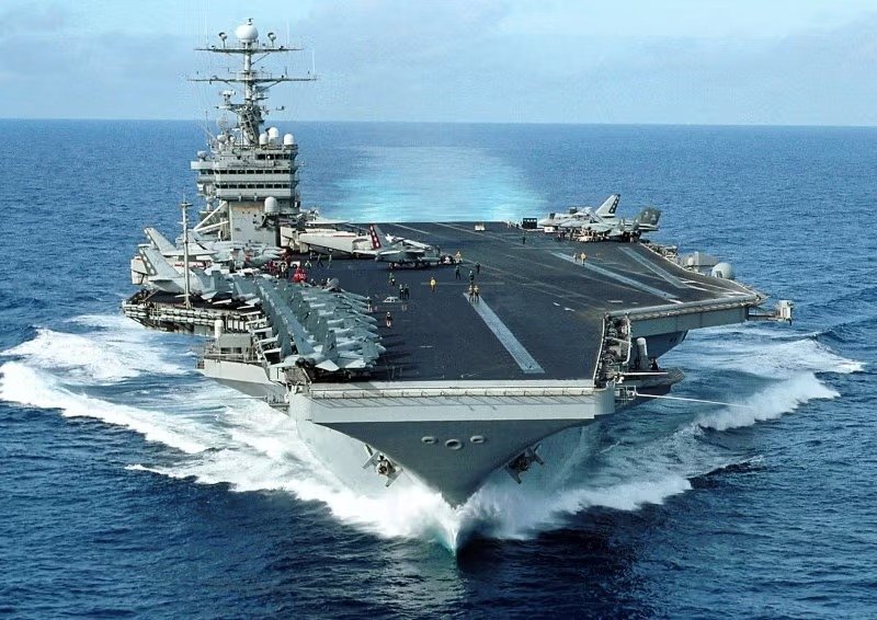 USS George Washington Arrives in Middle East to Relieve Overstretched USS Abraham Lincoln