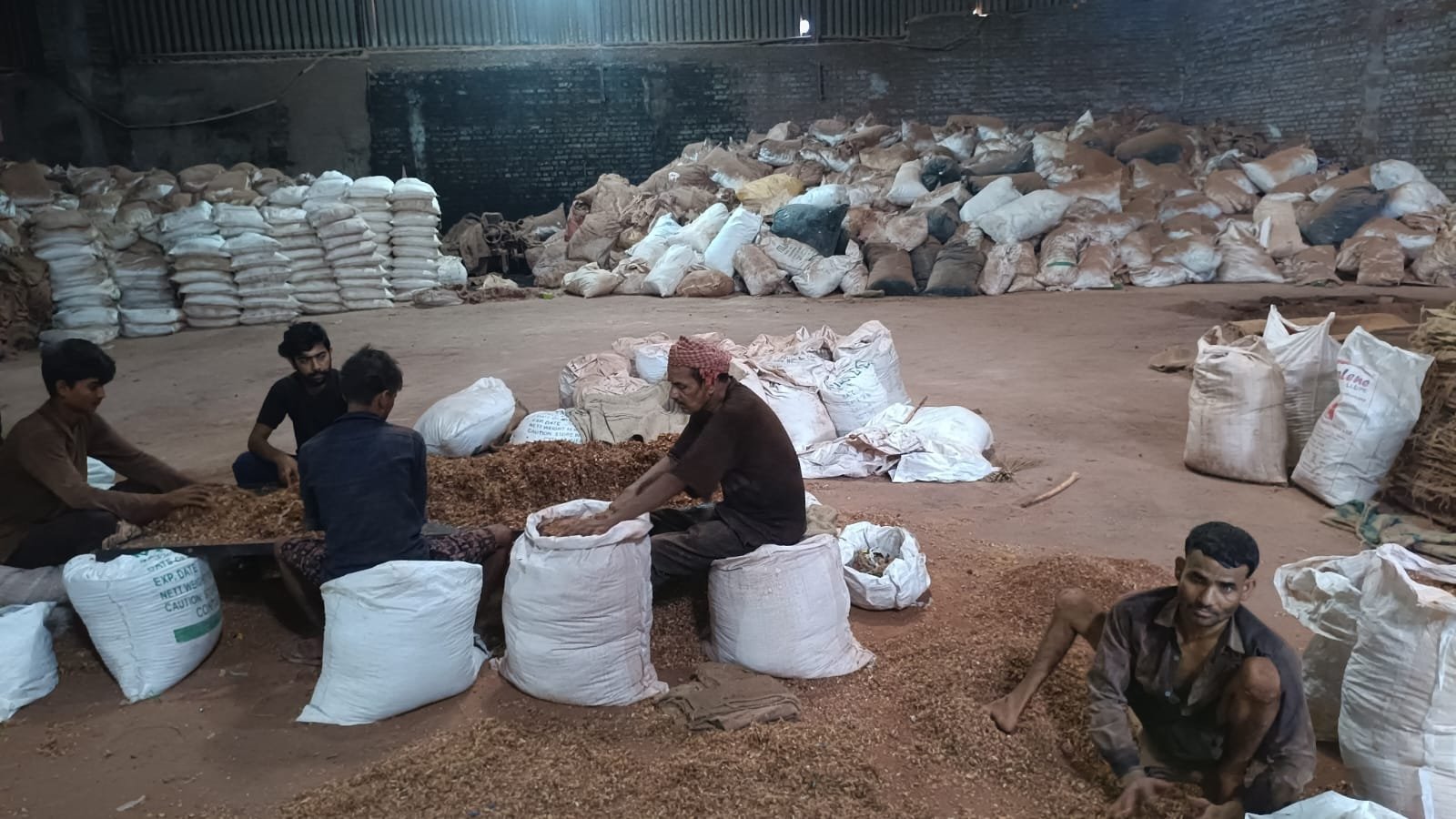 Major action by Yogi government against pan masala manufacturers, suspicious material worth Rs 15.70 crore seized