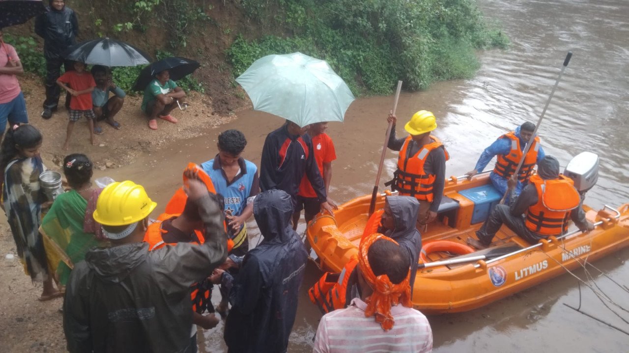 Chintavagu River Turns Challenging, Nagar Sena Comes to Rescue, Safely Ferries Villagers by Boat