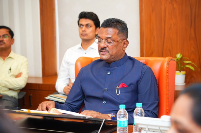 Maharashtra to Ensure Marathi Skills Among Auto and Taxi Drivers