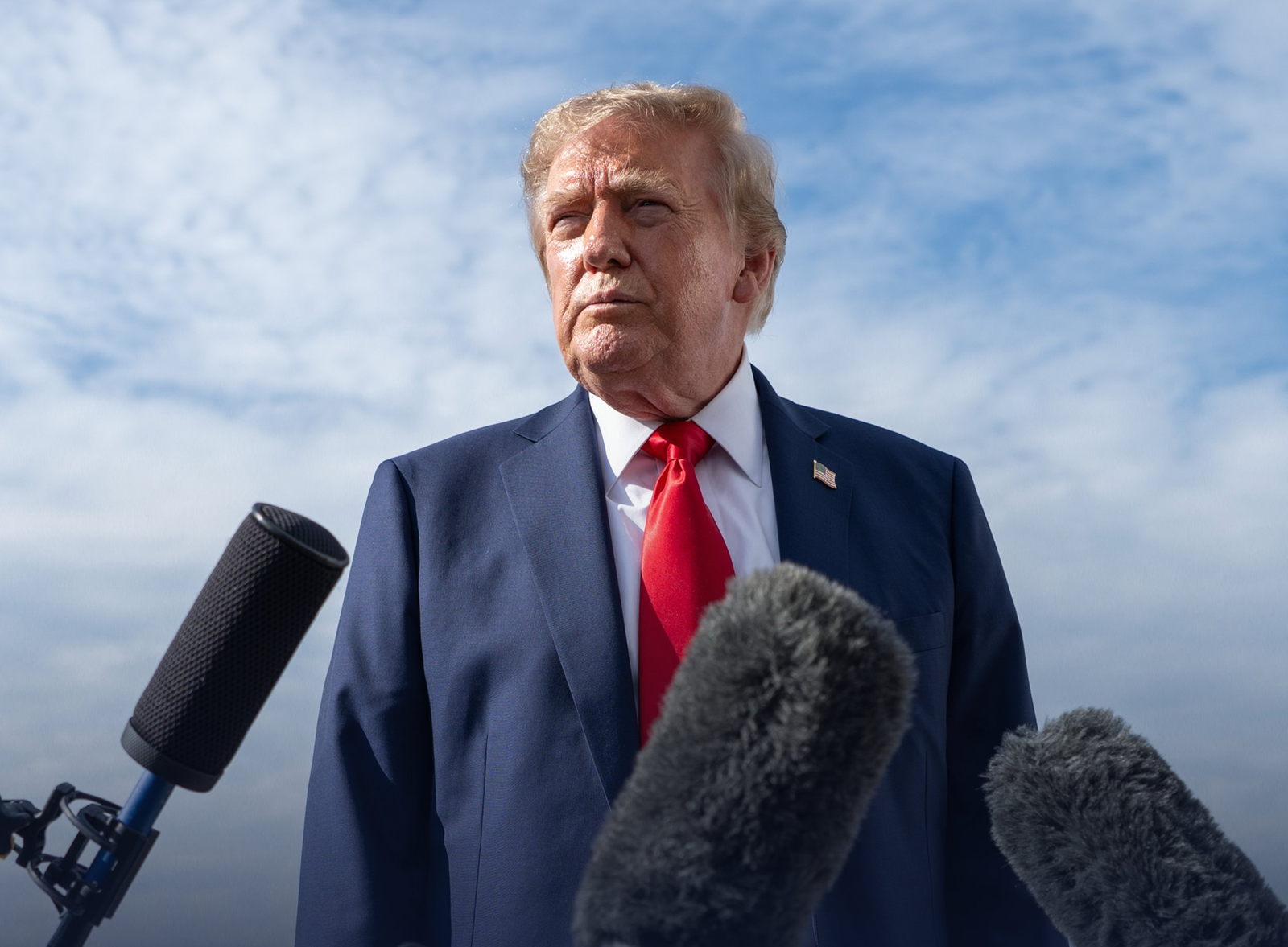 Trump Orders Lake Ontario Renamed ‘Lake America’ in US Federal References