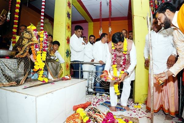 CM Dr. Yadav Offers Prayers at Shri Sagoti Mata Temple