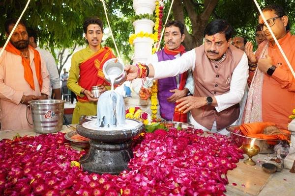 Inspiration for Good Deeds Comes from Blessings of Saints: CM Dr. Yadav