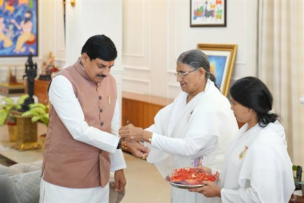 Sisters Tie Raksha Sutra to CM Dr. Yadav
