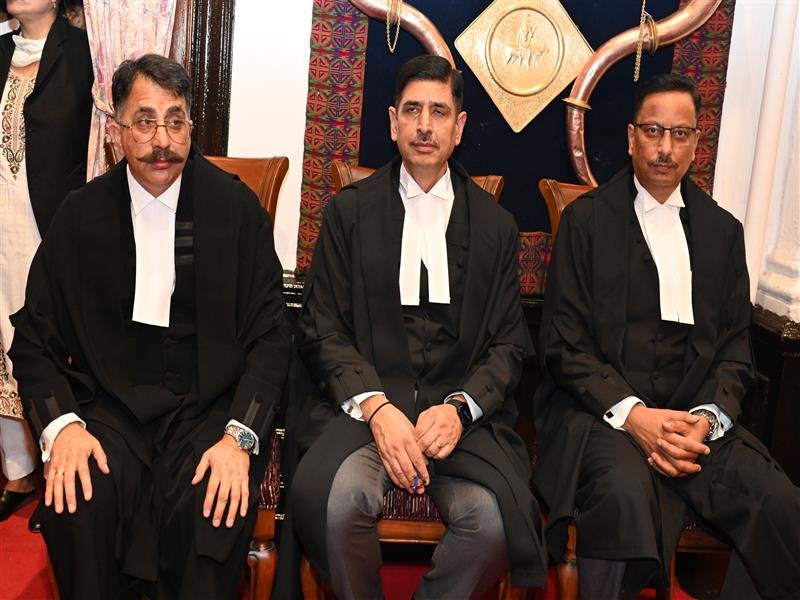 Governor administers oath of office to newly appointed Judge and Additional Judges