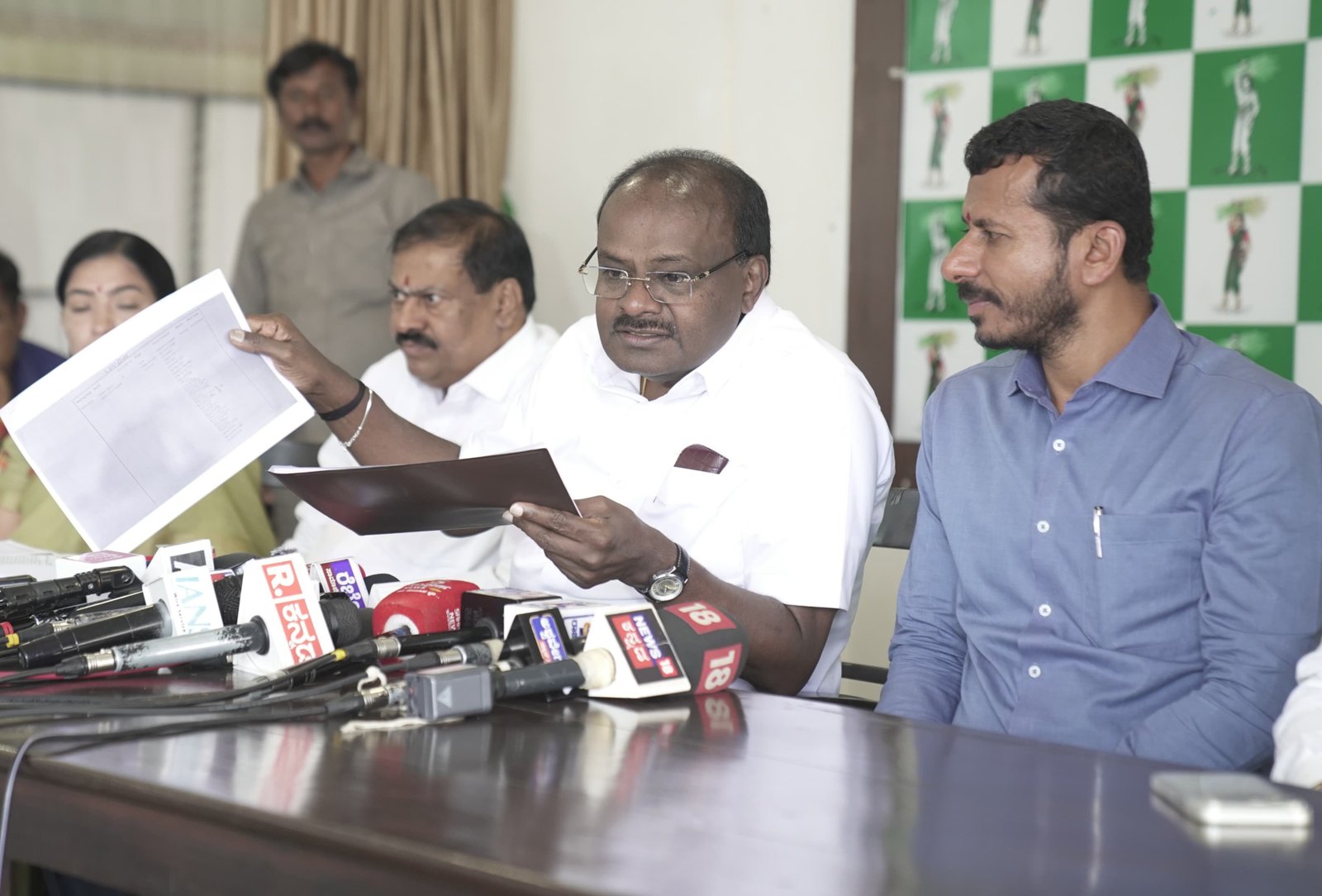 Kumaraswamy Attacks Congress Over KPSC Recruitment Irregularities, Questions Rahul Gandhi’s Silence