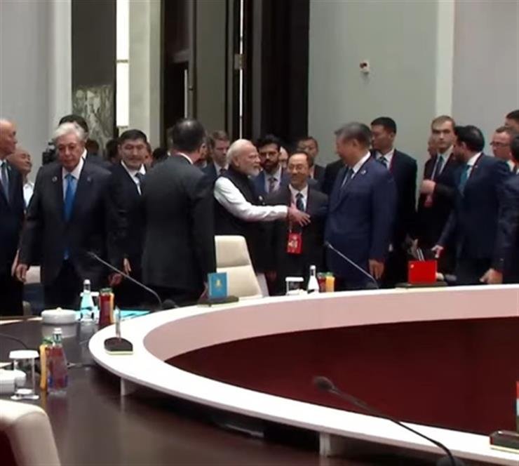 PM Modi, Xi Jinping Share Warm Interaction at SCO Summit in Bishkek