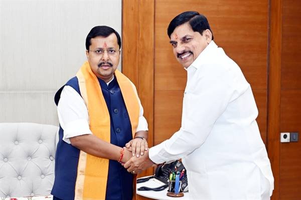 CM Dr. Yadav Pays Courtesy Visit to BJP National President Shri Nitin Nabin