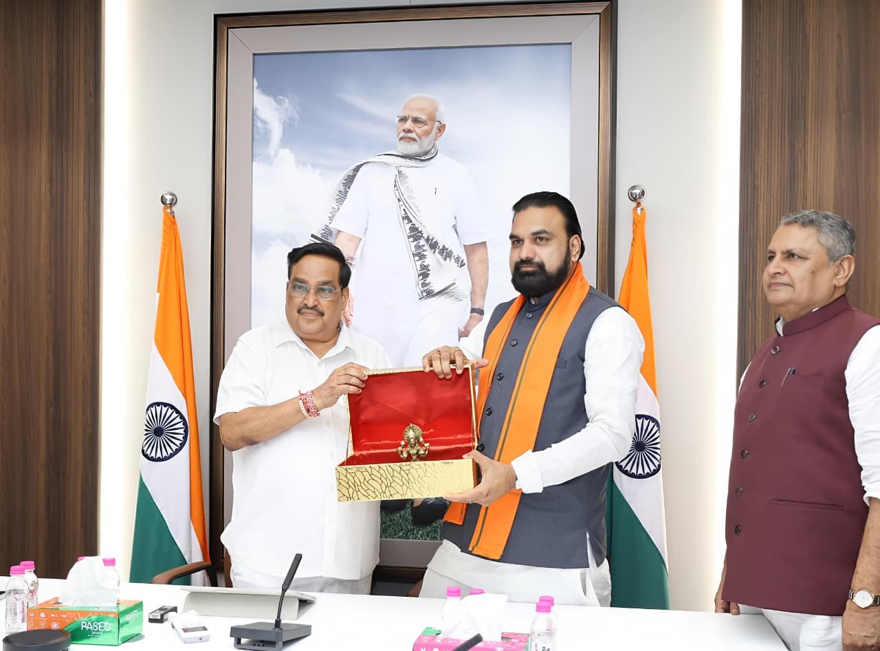 Chief Minister Meets Union Jal Shakti Minister, Holds Detailed Discussions on Major Irrigation and Flood-Control Projects in Bihar
