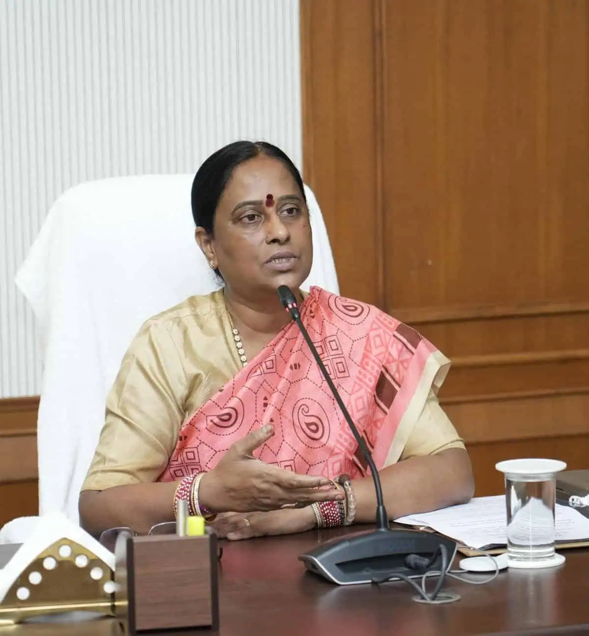 Congress High Command Seeks Konda Surekha’s Resignation Amid Telangana Party Dispute