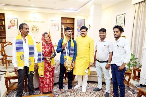State Government to Support Singer Sunil Lodhi of Film ‘Hanuman Ansh’: CM Dr. Yadav