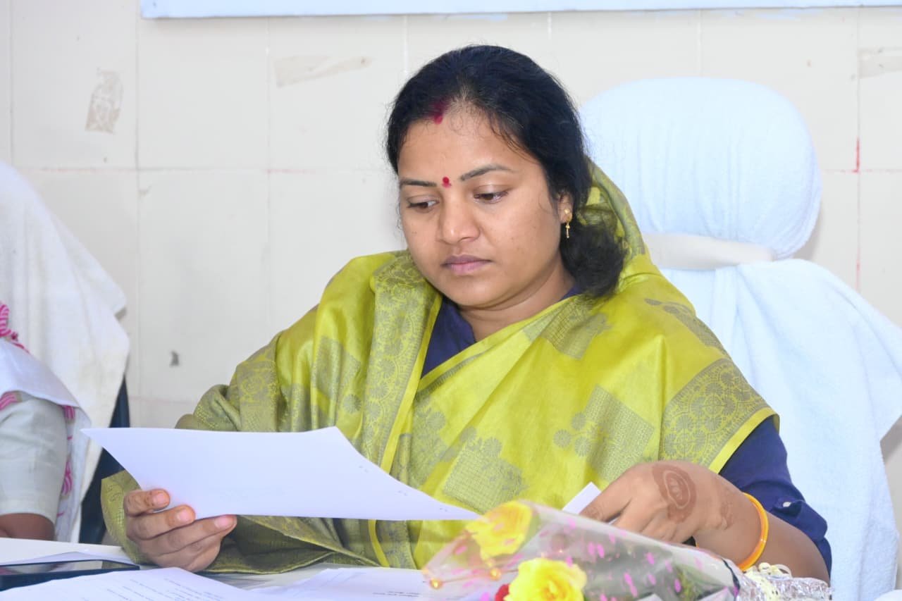Minister Laxmi Rajwade Reviews Development Works in Odgi, Prioritises Public Welfare