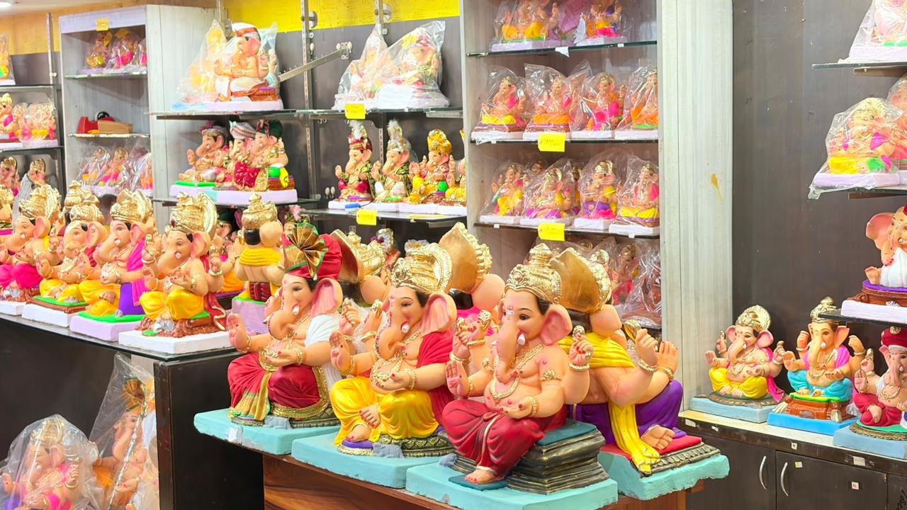Eco-Friendly Ganesh Idols on Display and Sale at ‘M-Haaty Emporium’ in Delhi
