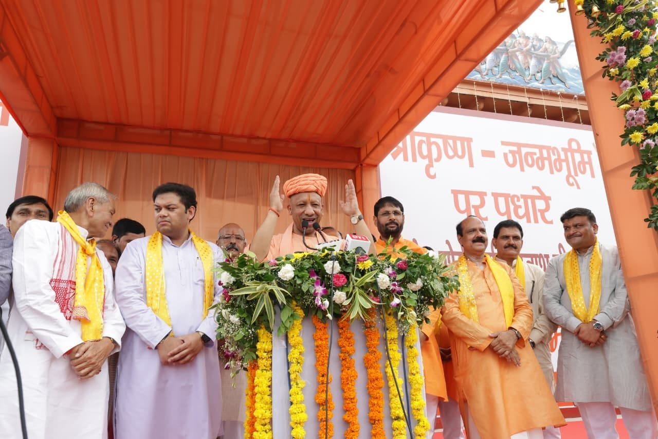 CM Yogi reaches Krishna Janmabhoomi on Shri Krishna Janmashtami, offers darshan of ‘Lala’ in Silver-Adorned Sanctum Sanctorum
