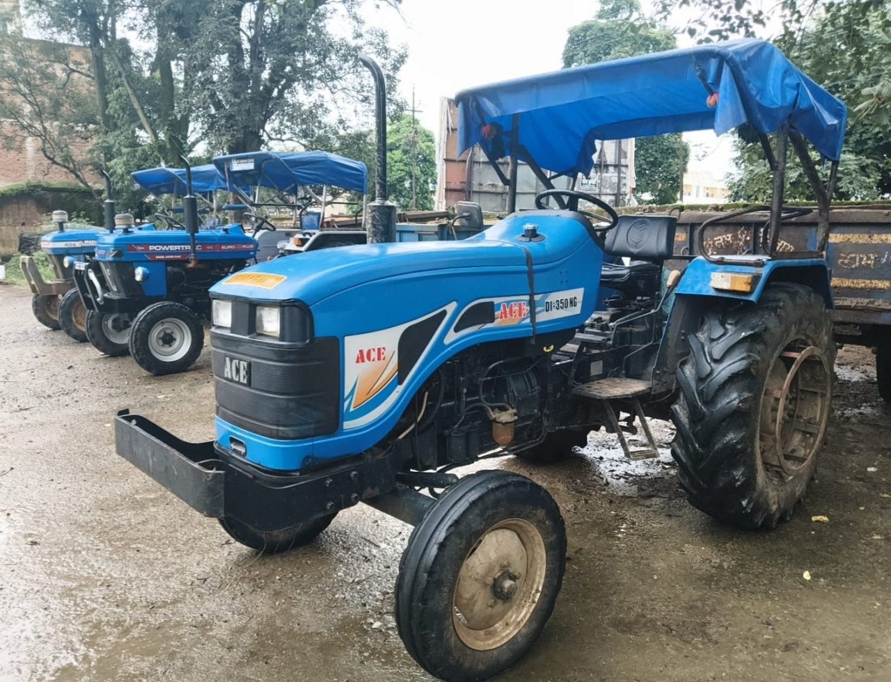 Swift Action on CM Helpline Complaint Leads to Seizure of Eight Tractors for Illegal Sand and Grit Transport