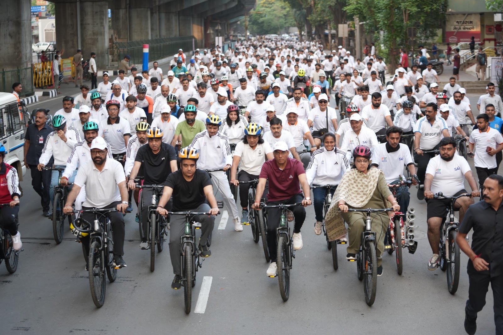 Mandaviya, Sanghavi Lead ‘Sundays on Cycle’ in Surat for Nasha Mukt Yuva