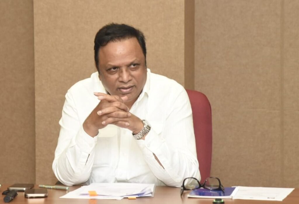 25,000 Excluded Slum Dwellers to Benefit from Abhay Scheme Guardian Minister Adv. Ashish Shelar Directs Expansion of Abhay Scheme