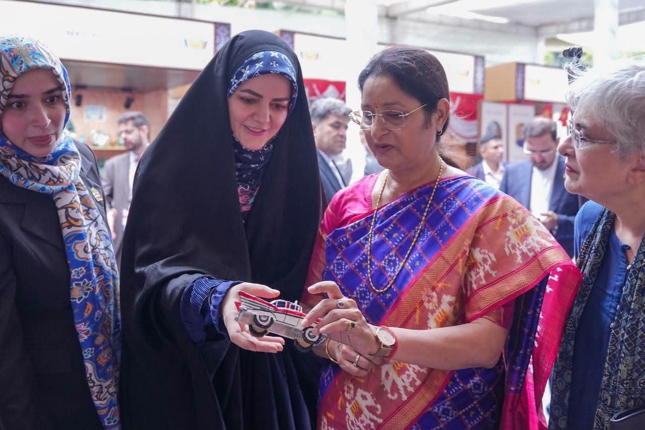 Annpurna Devi welcomes Ms. Zahra Pezeshkian, to BRICS Bazaar