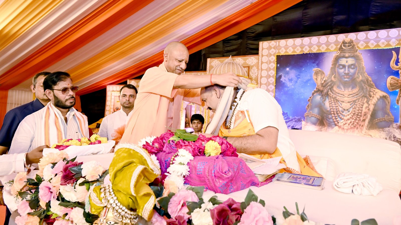 Sanatan ki pataka unchi rahegi to Bharat ka koi baal baanka nahi kar paayega: CM Yogi