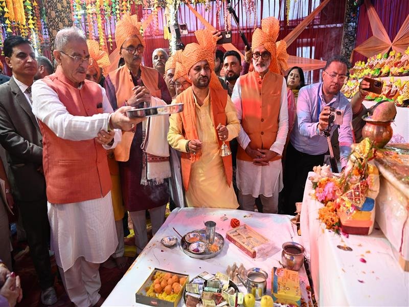 Governor participates in Ganesh utsav