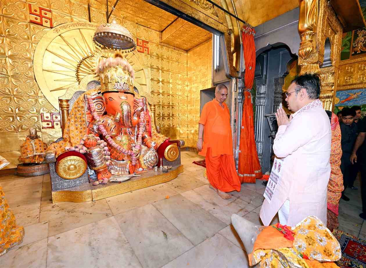 Ganesh Chaturthi: CM Bhajanlal Sharma Offers Prayers at Moti Dungri Temple, Wishes Prosperity for Rajasthan