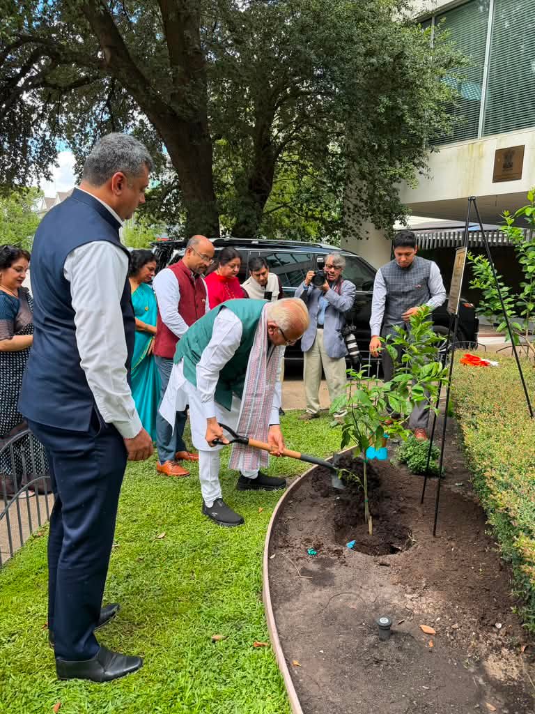 Manohar Lal celebrates Hindi Diwas with Indian community in Houston